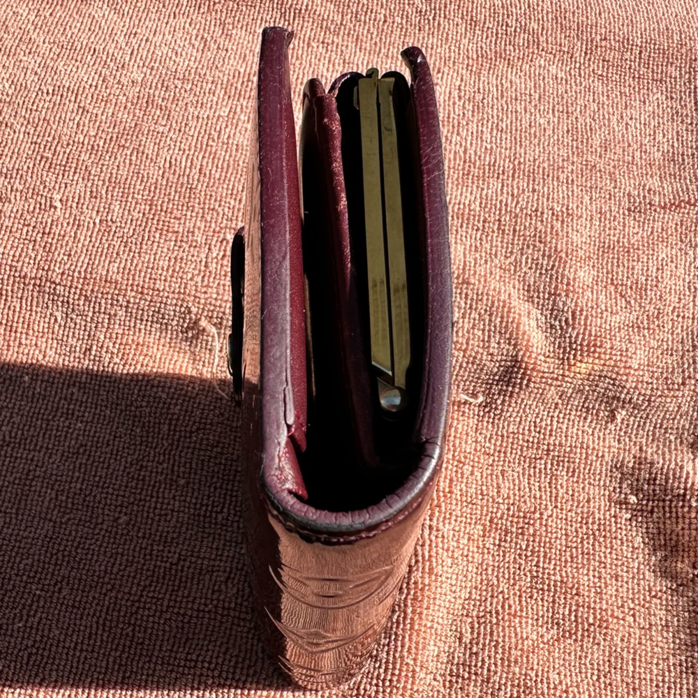 Louis Vuitton Burgundy Wine Wallet. - Picture 4 of 16